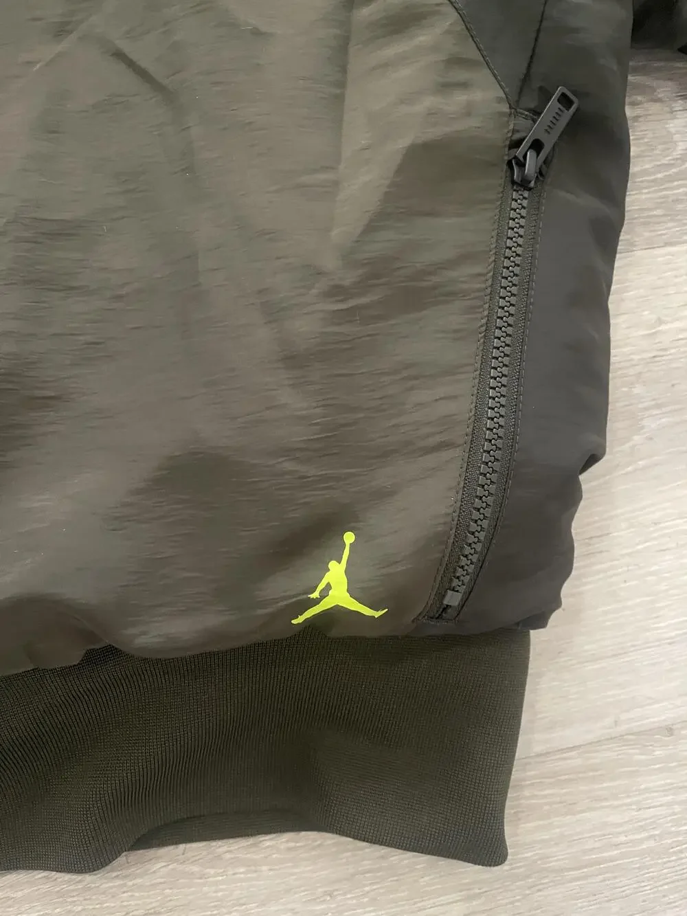 Jordan Jacket Unisex Kids L Black Hooded Bomber Full Zip Fleece Lined Neon Hood